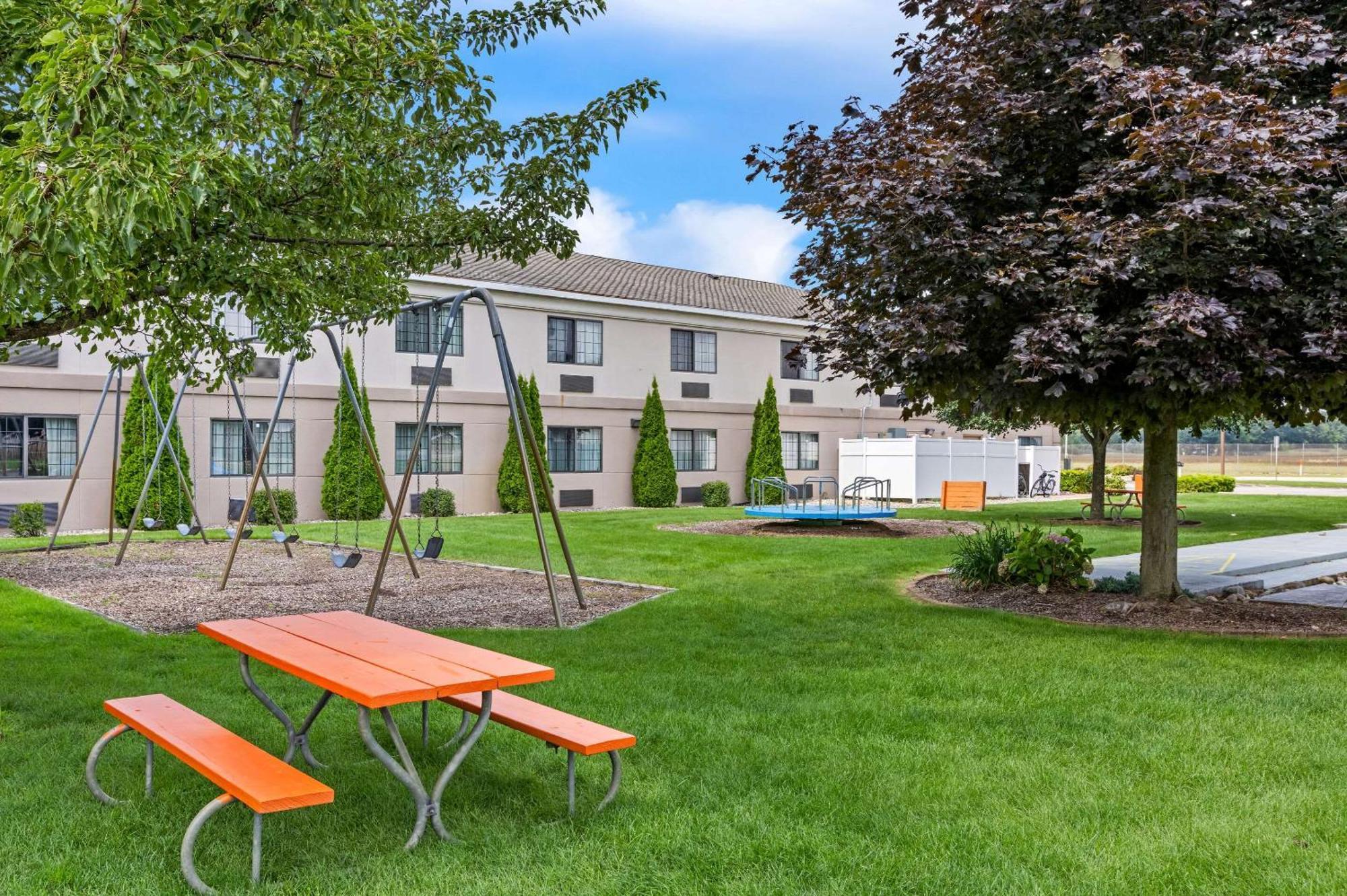 Comfort Inn Ludington near US-10 Exterior foto