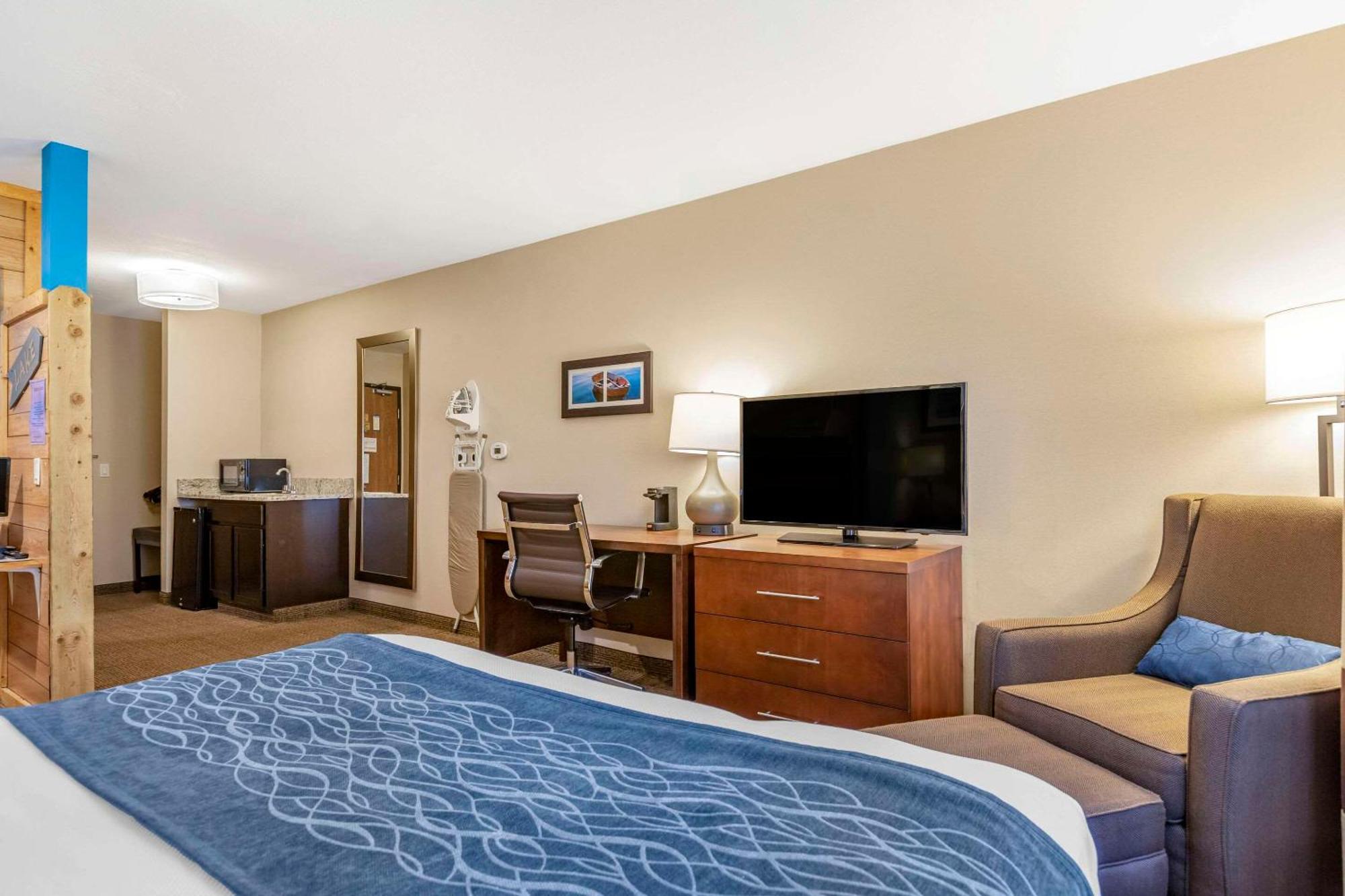 Comfort Inn Ludington near US-10 Exterior foto